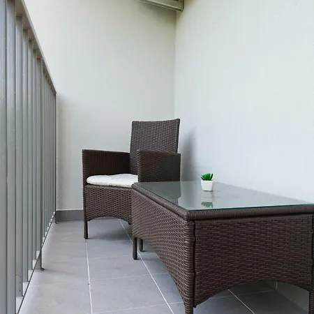 Lobzow Apartament *